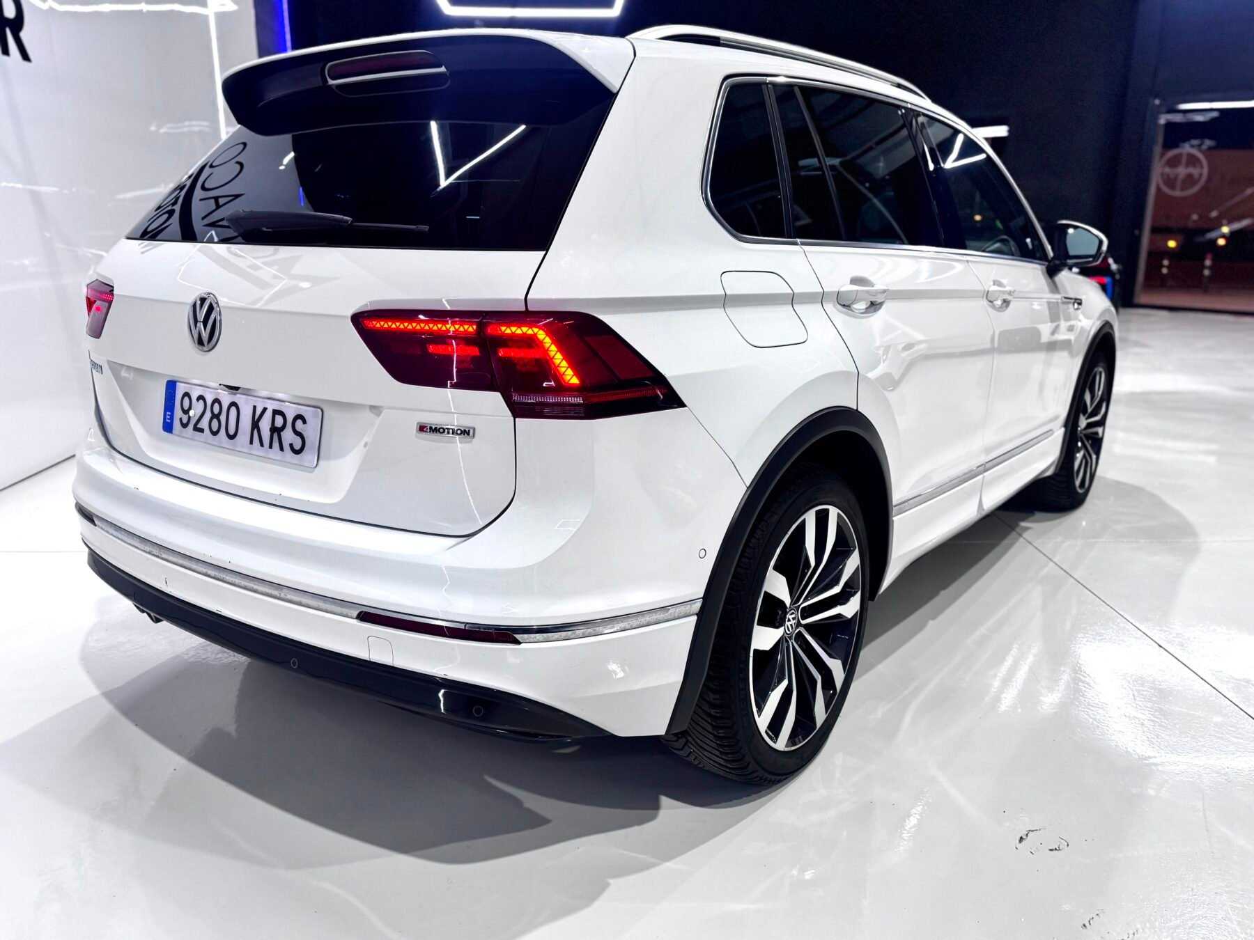 VOLKSWAGEN Tiguan Rline