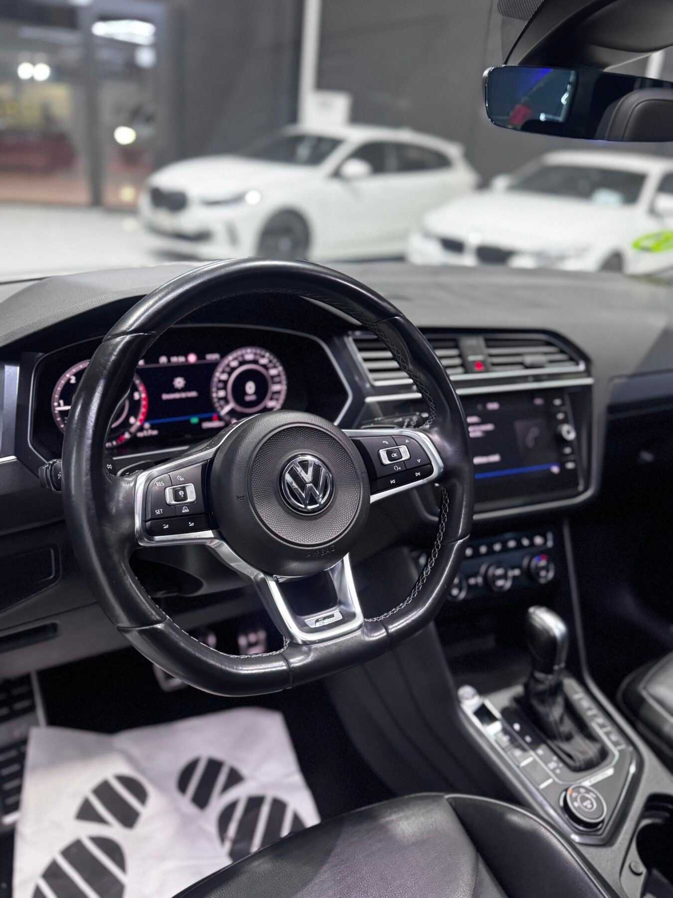 VOLKSWAGEN Tiguan Rline